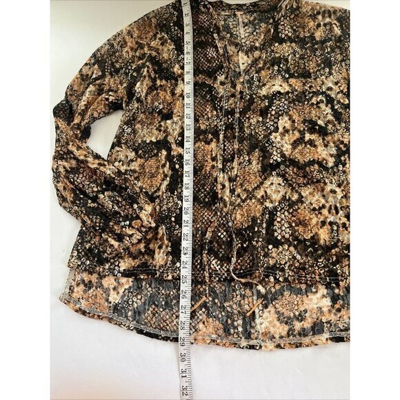 Free People Women’s Sz XS Out For The Night Snake Combo Print Boho Top Shirt New - Picture 8 of 13